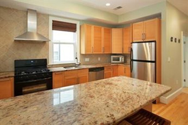 Building Photo - 11 Lester Pl