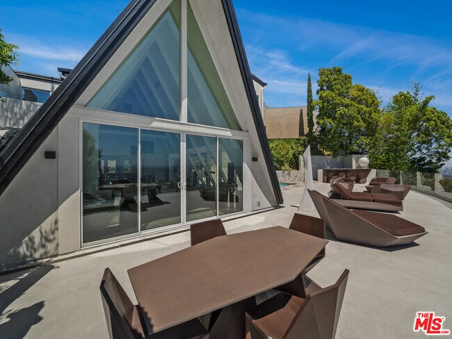 Building Photo - 8460 Cole Crest Dr