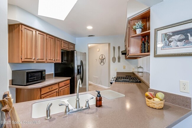 Building Photo - 4351 Silver Lake Dr