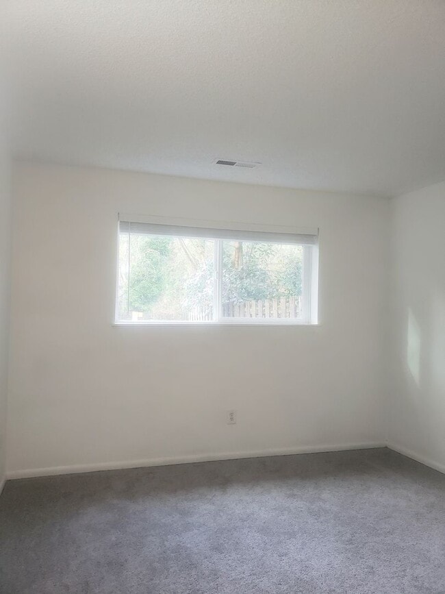 Building Photo - Wonderful Two-Level Beaverton Home with Backyard and Greenspace