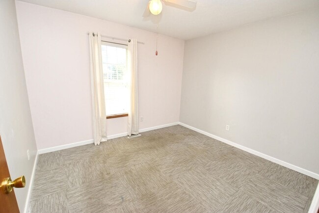 Building Photo - 3 Bed 2.5 Bath in Penn School District