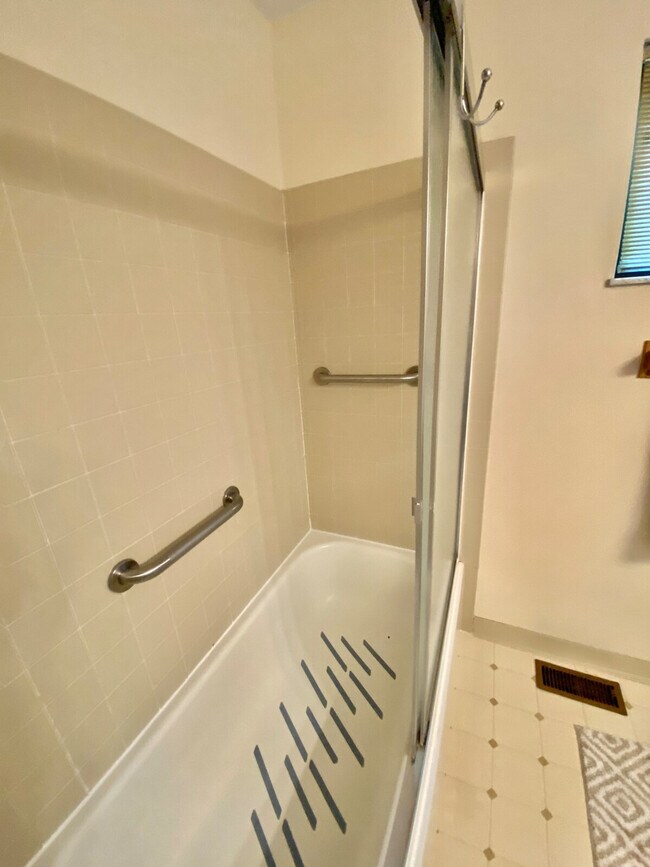 Building Photo - 1375 Rydalmount Rd