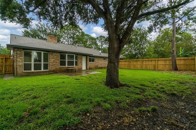 Building Photo - 16110 Reseda Cir