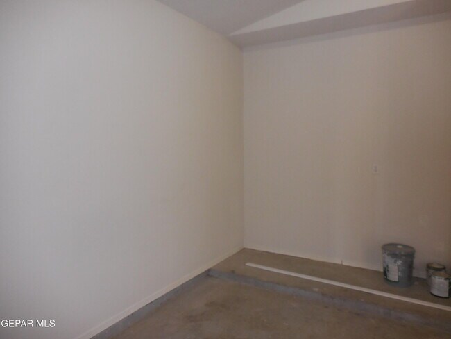 Building Photo - 14741 Calhoun Dr