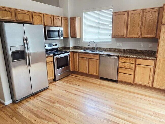 Building Photo - Cozy 3 Bed, 2.5 Bath Highlands Ranch House, 2 Car Garage, Fenced Yard, A/C