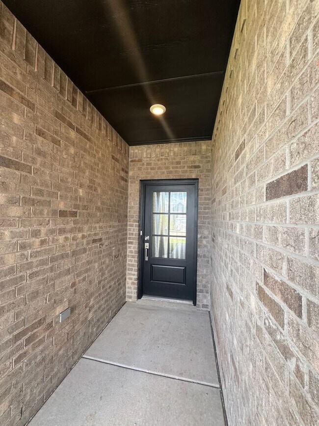 Building Photo - New built located in Beacon Pointe area!!!...