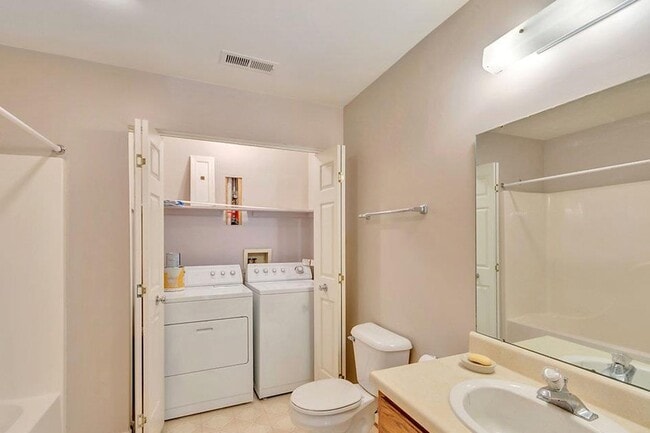 Building Photo - River Run Townhome With Large Finished Basement