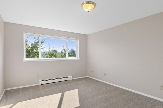 Building Photo - Amazing 3 bed with option for 4th bedroom in duplex