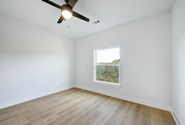 Building Photo - 2500 Longview St