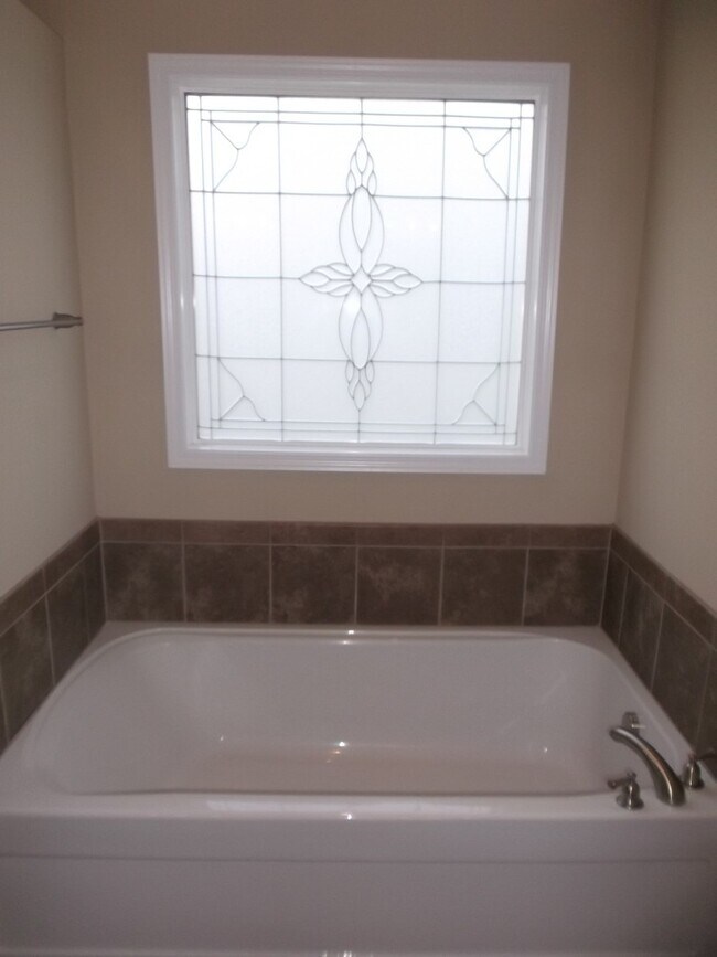 Building Photo - Absolutely Gorgeous!