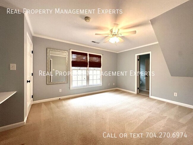 Building Photo - 640 Barington Pl