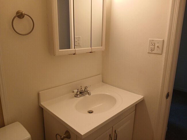 Building Photo - 2241 Sedgewick Dr