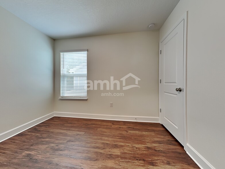 Building Photo - 1073 Walden Pond Dr