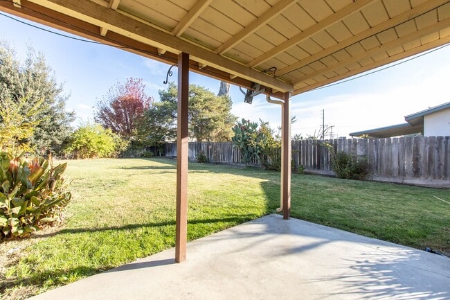 Building Photo - Coming soon! 3 Bedroom 2 bath in Modesto.