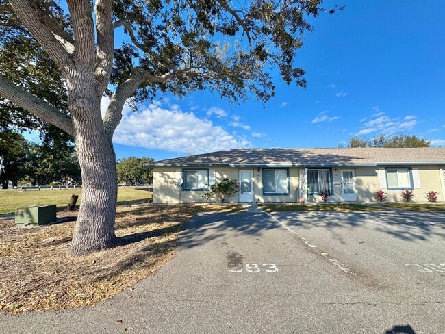 Building Photo - Winter Ridge - End Unit & Canal Front
