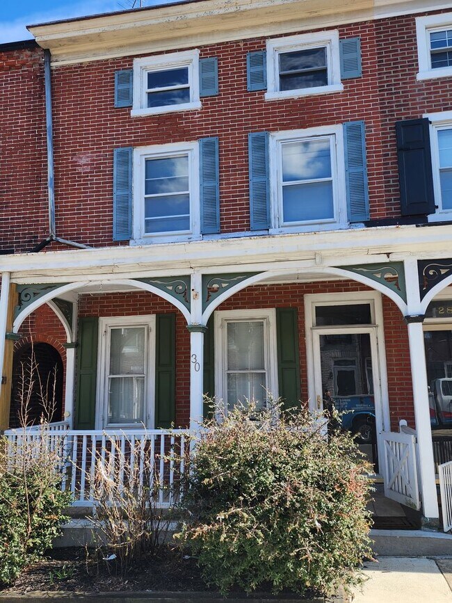 Building Photo - West Chester Historic Townhome - 4 bedrooms, 1 bath