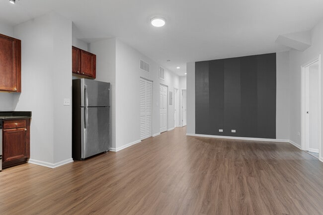 Building Photo - 2451 W Howard St