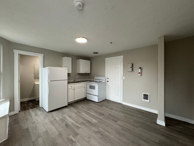 Interior Photo - 2903 East Olympic Avenue