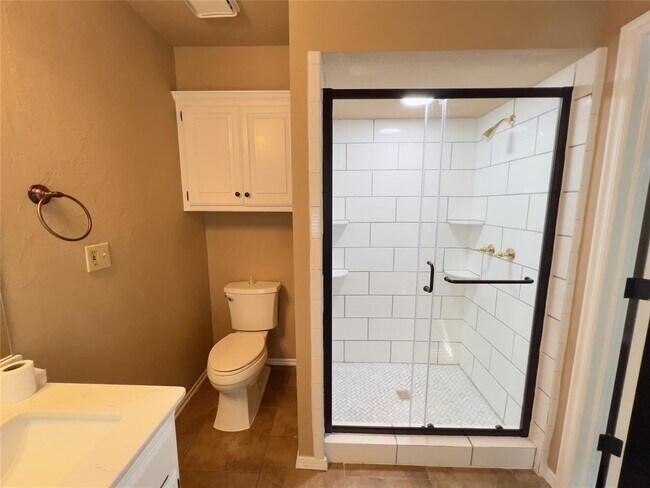 Building Photo - 11800 Kingsridge Terrace