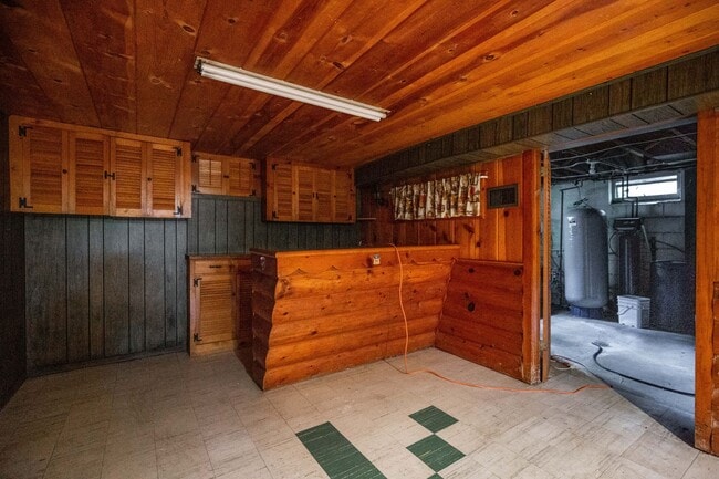 Building Photo - Come home to the serenity of Mequon-Thiensville