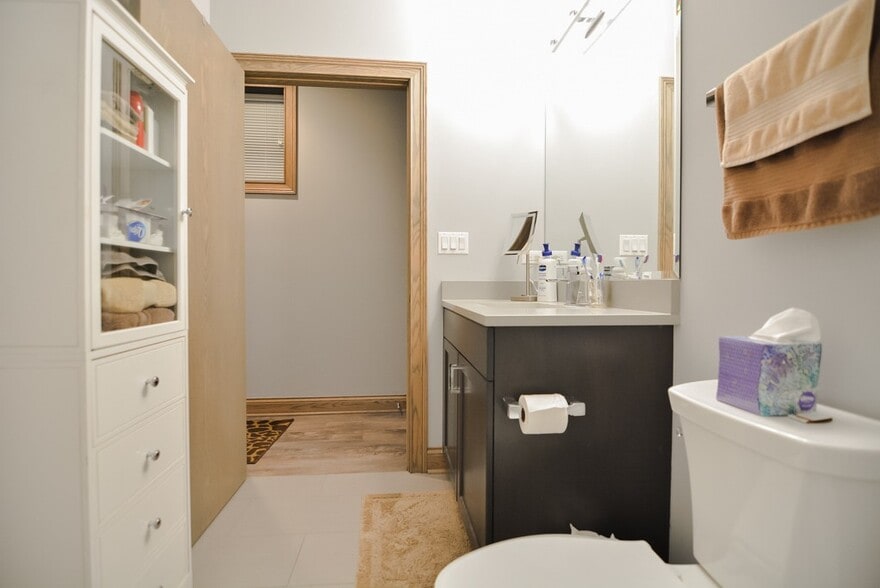 Building Photo - 4324 N Ashland Ave