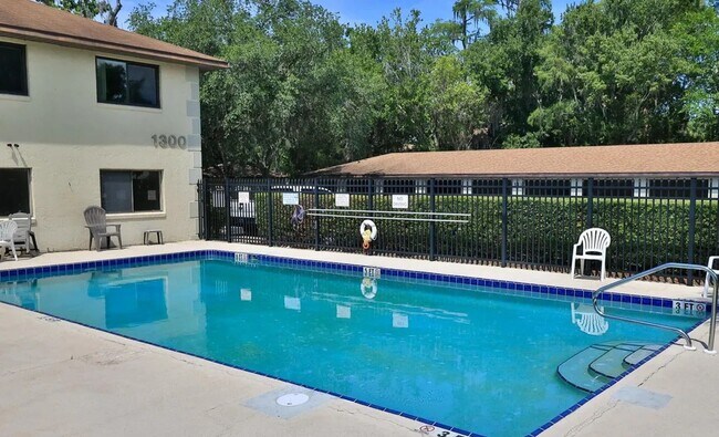 Building Photo - Up Coming - 2 bedroom/2 bath Condo!
