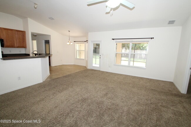 Building Photo - 2295 Botanica Cir