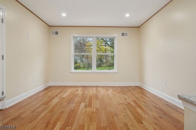 Building Photo - 215 Summit Ave