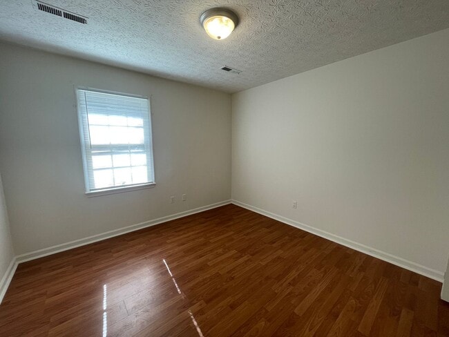 Building Photo - Bedford Duplex
