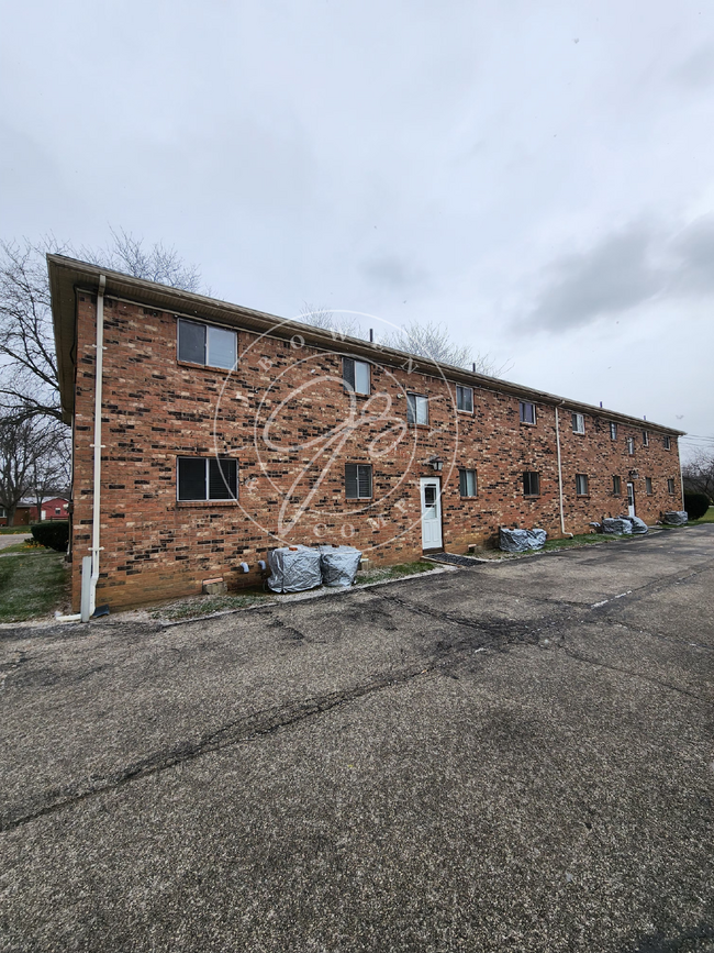 Building Photo - 2 bedroom in Perrysburg School District! R...