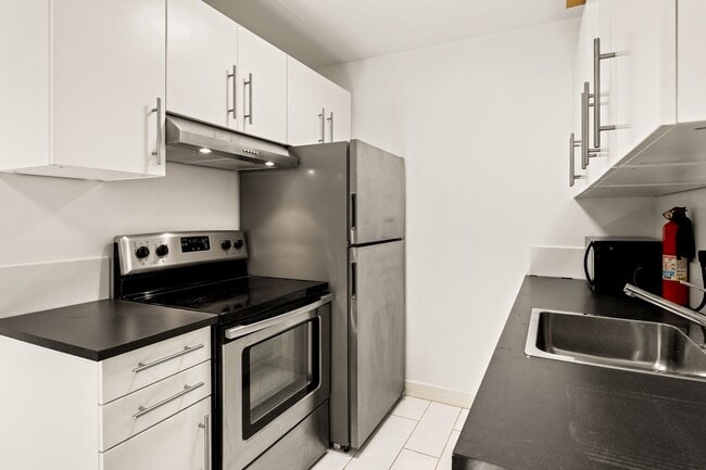 Building Photo - Secluded Rockridge 2BD | Parking Included | Near BART, Shops & Dining