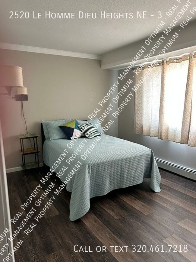 Building Photo - 2520 Le Homme Dieu Heights NE