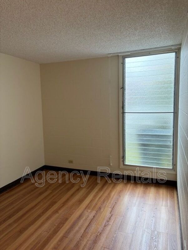 Building Photo - 1525 Kewalo St