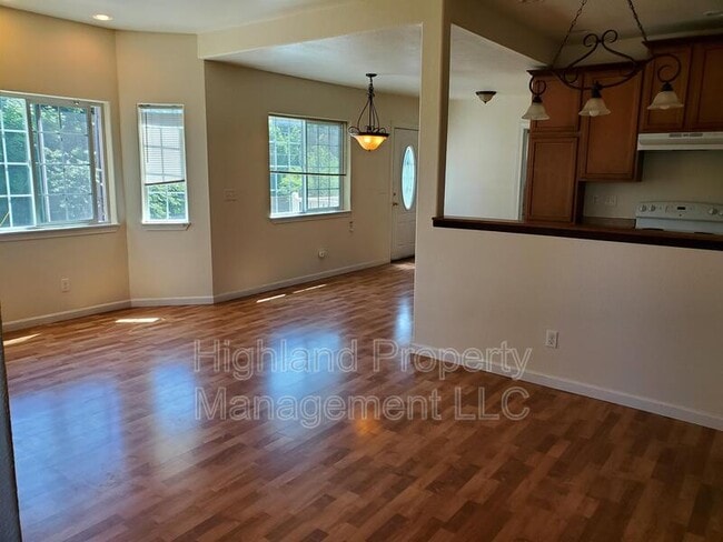 Building Photo - 1247 NE Williams St