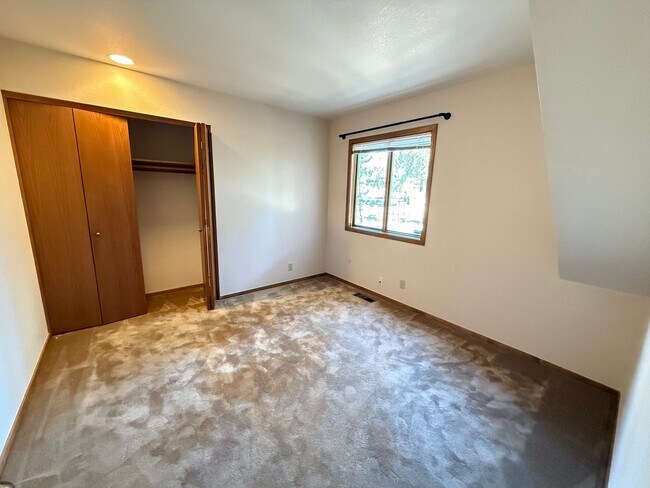 Building Photo - Spacious 3 Bed/2 Bath Home in Sunriver - M...