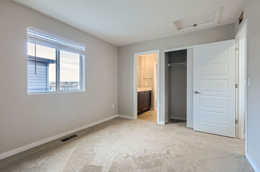 Building Photo - 3344 Cranston Cir