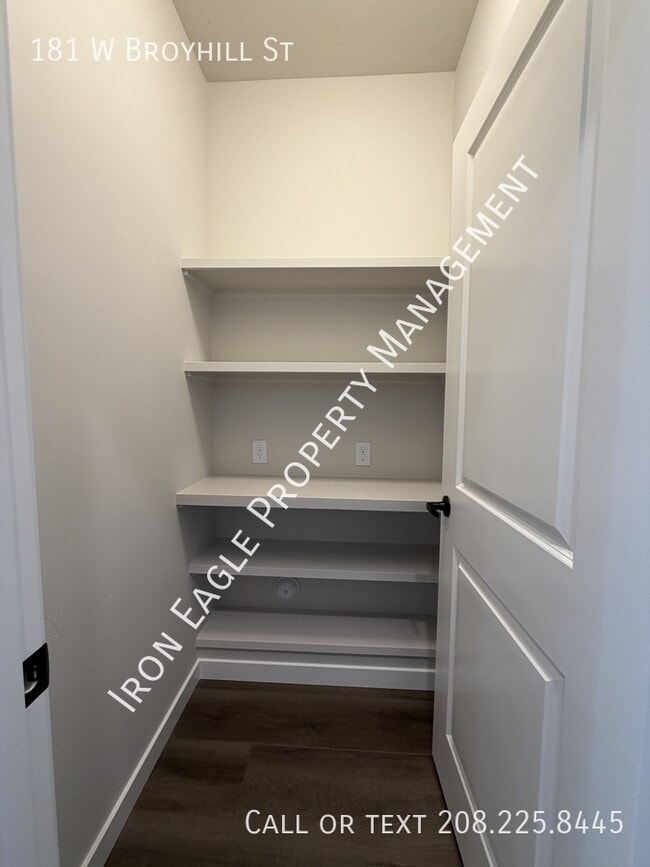 Building Photo - 181 W Broyhill St