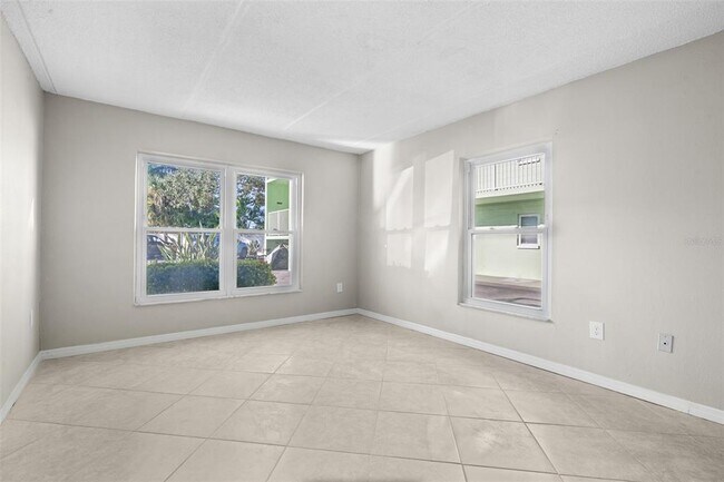 Building Photo - 464 N Paula Dr