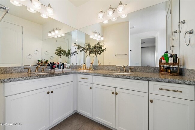 Building Photo - 3030 N 38th St