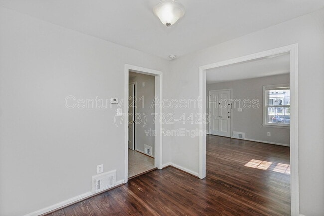 Building Photo - 2707 Jefferson Dr