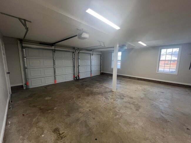 Building Photo - 1240 Inabinet Dr