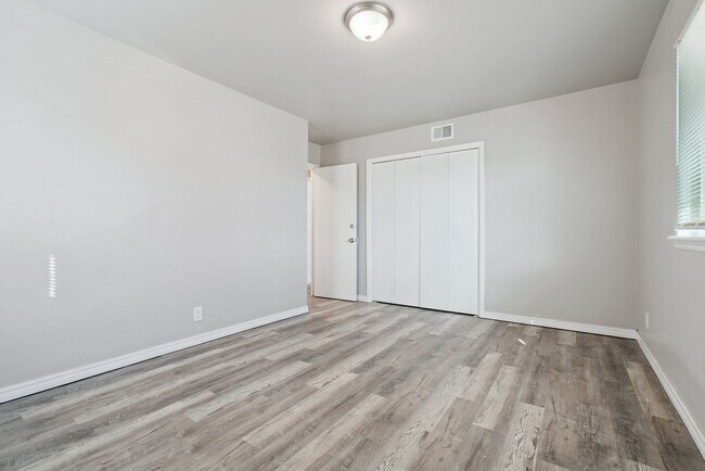Building Photo - 713 NE 79th Pl