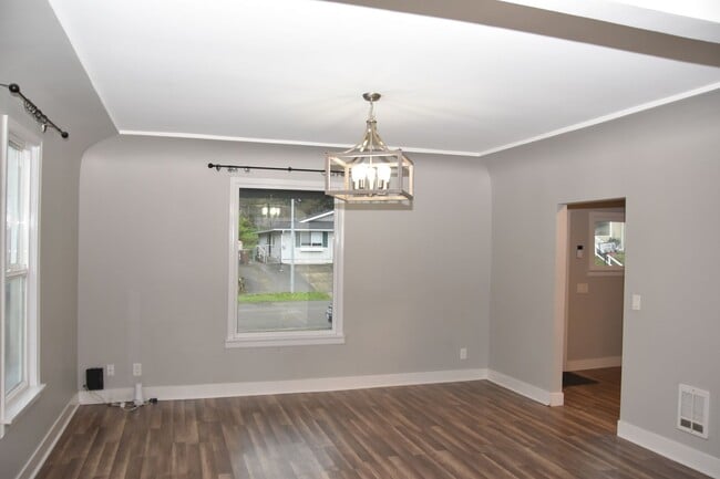 Building Photo - Fully Updated 3 Bedroom 2 Bath Tacoma 2 Story