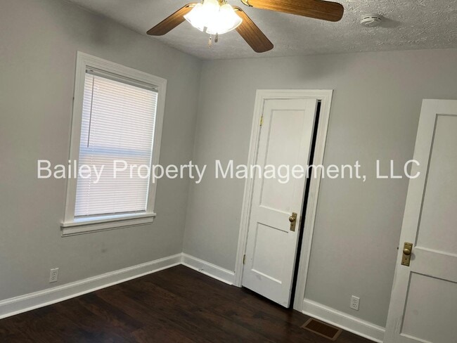 Building Photo - 5710 Barrett Ln