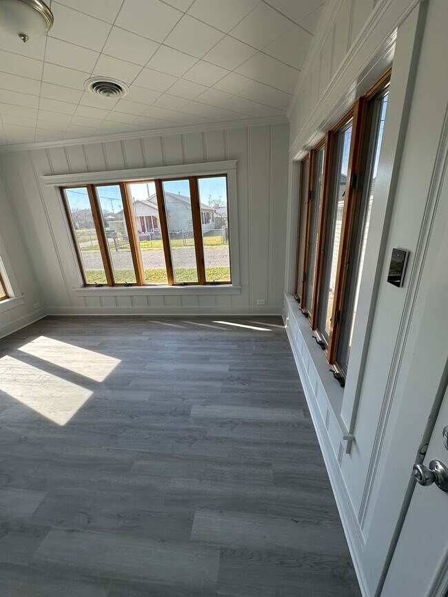 Building Photo - Luxury in Lockport-Newly Remodelled 4 Bedroom 2 Bath- $500 move in special!