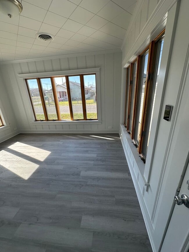 Building Photo - Luxury in Lockport-Newly Remodelled 4 Bedroom 2 Bath