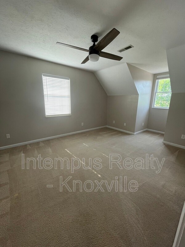 Building Photo - 7728 Chapel Bend Dr