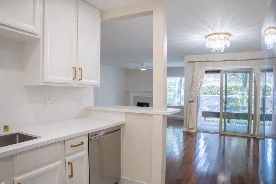 Building Photo - 10425 Caminito Cuervo