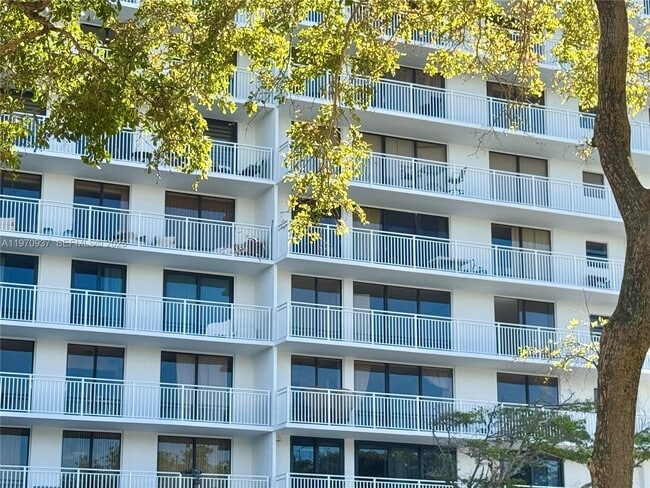 Building Photo - 210 174th St