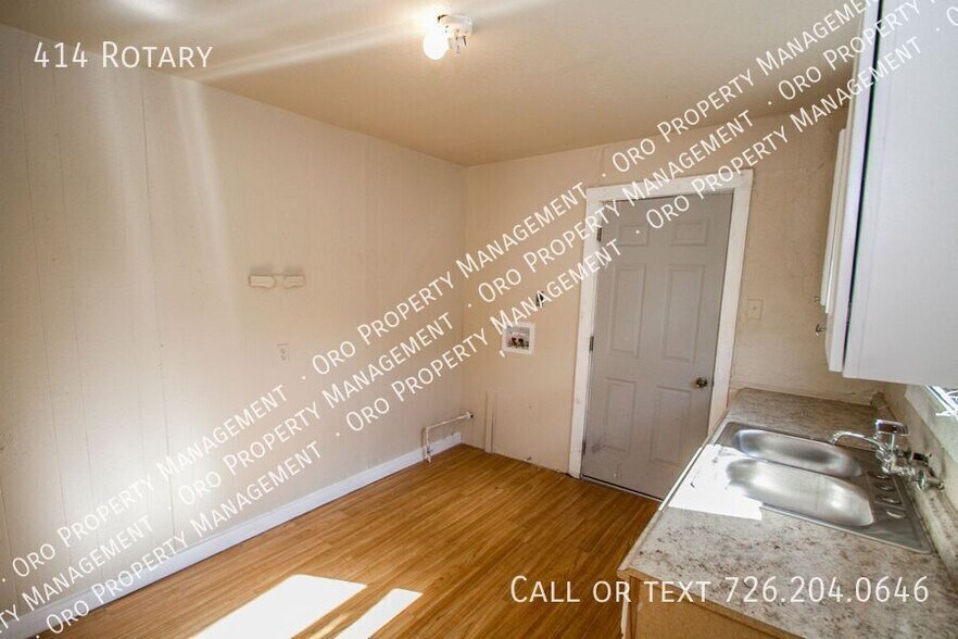 Building Photo - 414 Rotary-